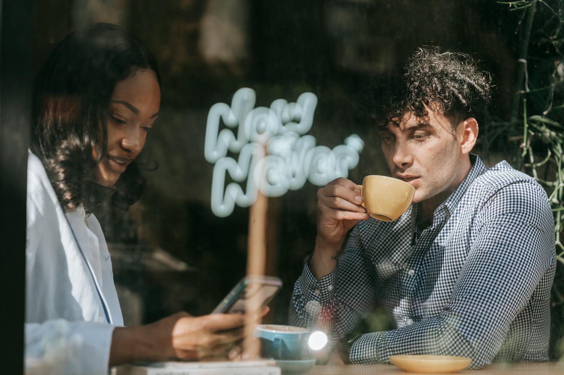 Hyper-independence, The Effects of Social Media on Dating & Relationships